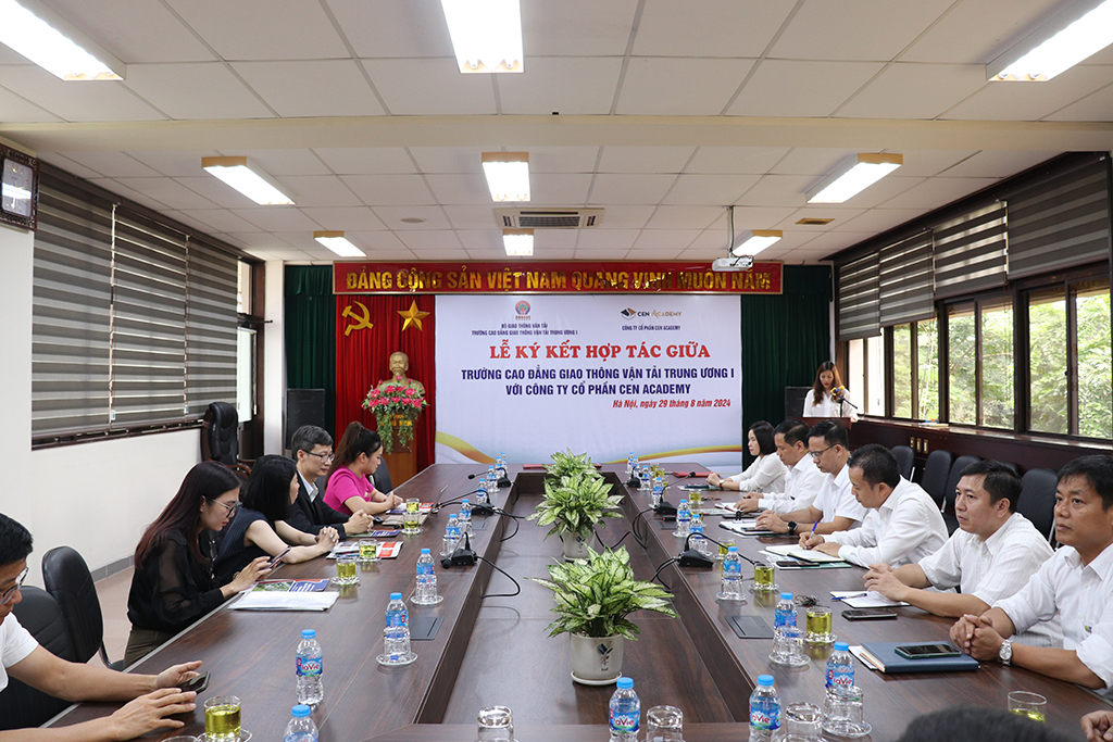 https://gtvttw1.edu.vn/uploads/image/1_%20TIN_TUC_SU_KIEN/0_2024/Ky%20ket%20giua%20TRUONG%20PHAT%20v%C3%A0%20CEN%20ACADEMY/IMG_1266.JPG